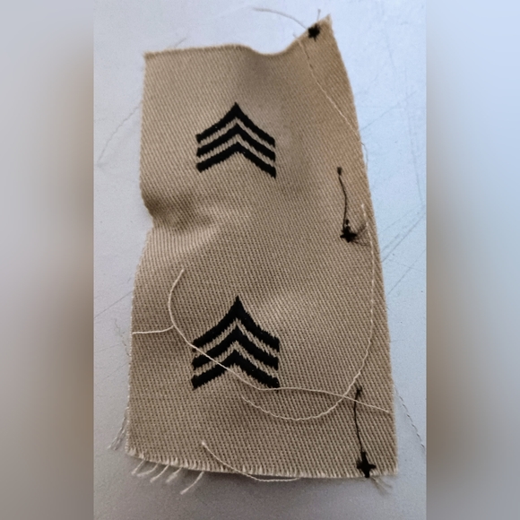 US Army Sergeant Khaki Rank Insignia Collar Patch Cloth Pair - Picture 2 of 6